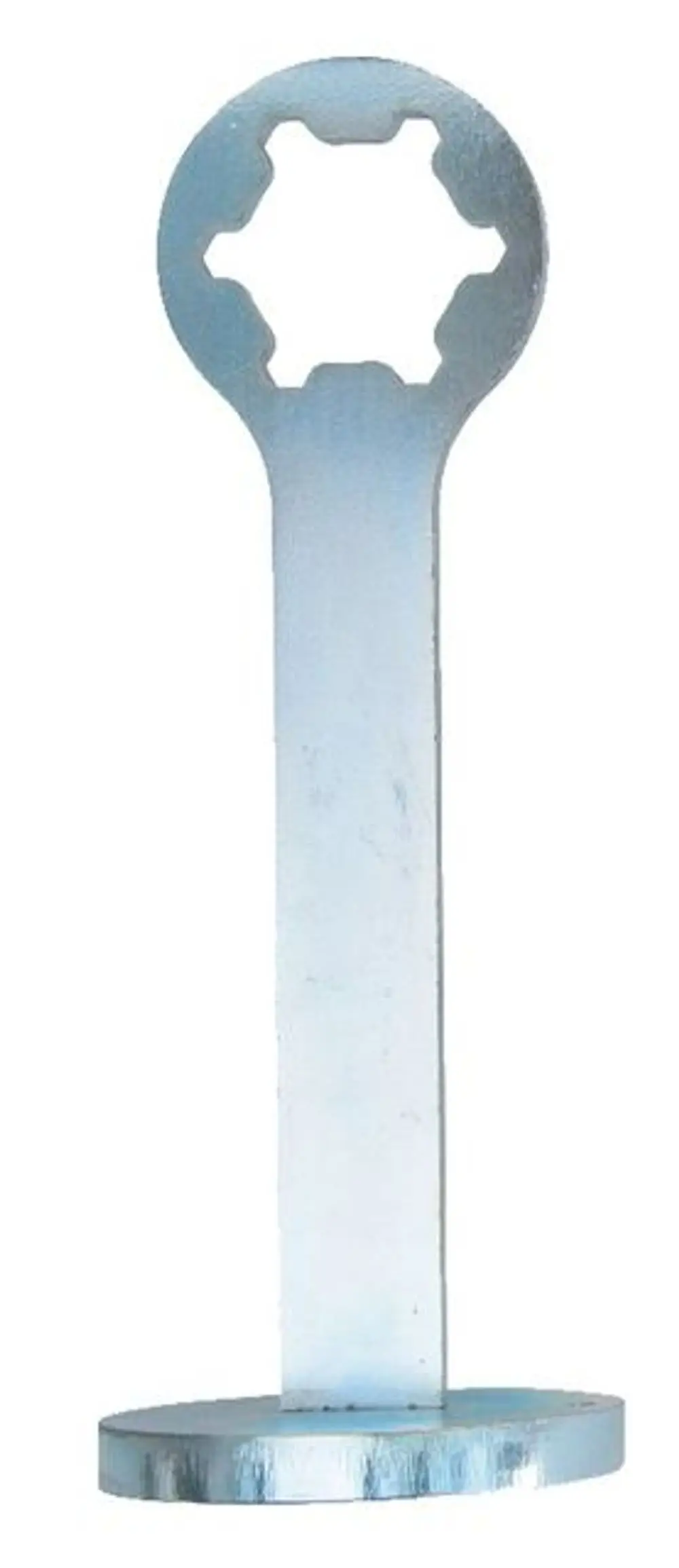 Metallischer Schlüssel mit einem sechseckigen Ausschnitt, geeignet für die Handhabung von Systemtrennern. Produkt von Syr, funktionale Form ohne zusätzliche Merkmale.